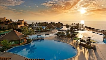 11 outdoor pools, pool umbrellas, sun loungers