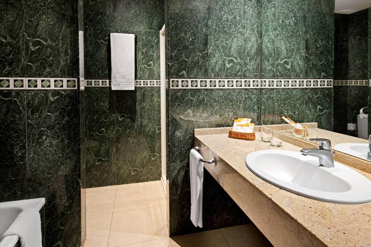 separate bathtub and shower, deep-soaking bathtub, free toiletries