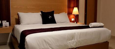 Premium bedding, down duvets, in-room safe, iron/ironing board
