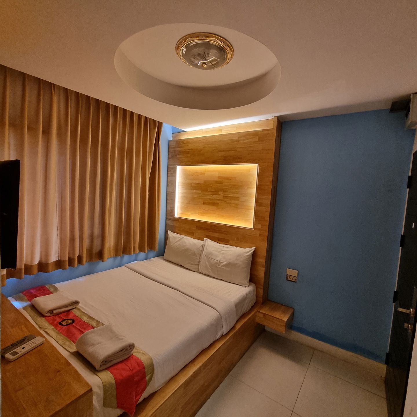 Free WiFi, bed sheets
