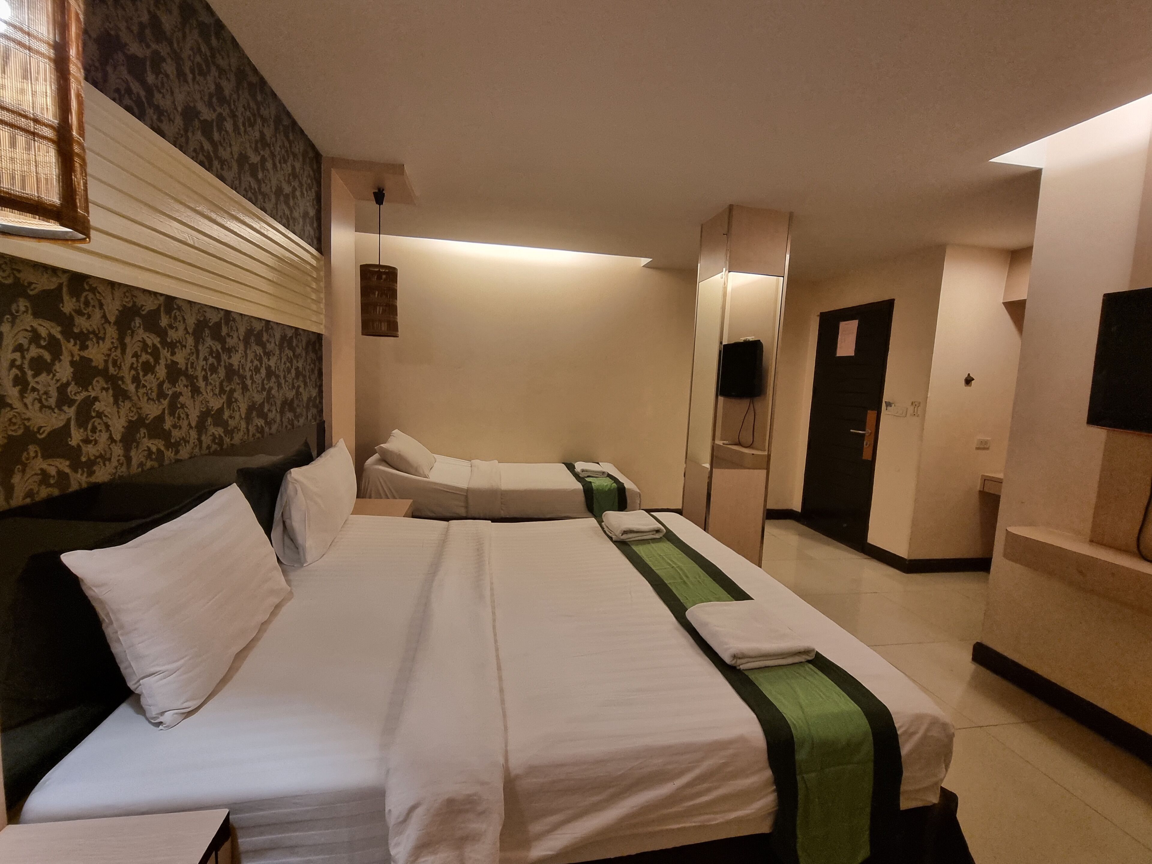 Free WiFi, bed sheets