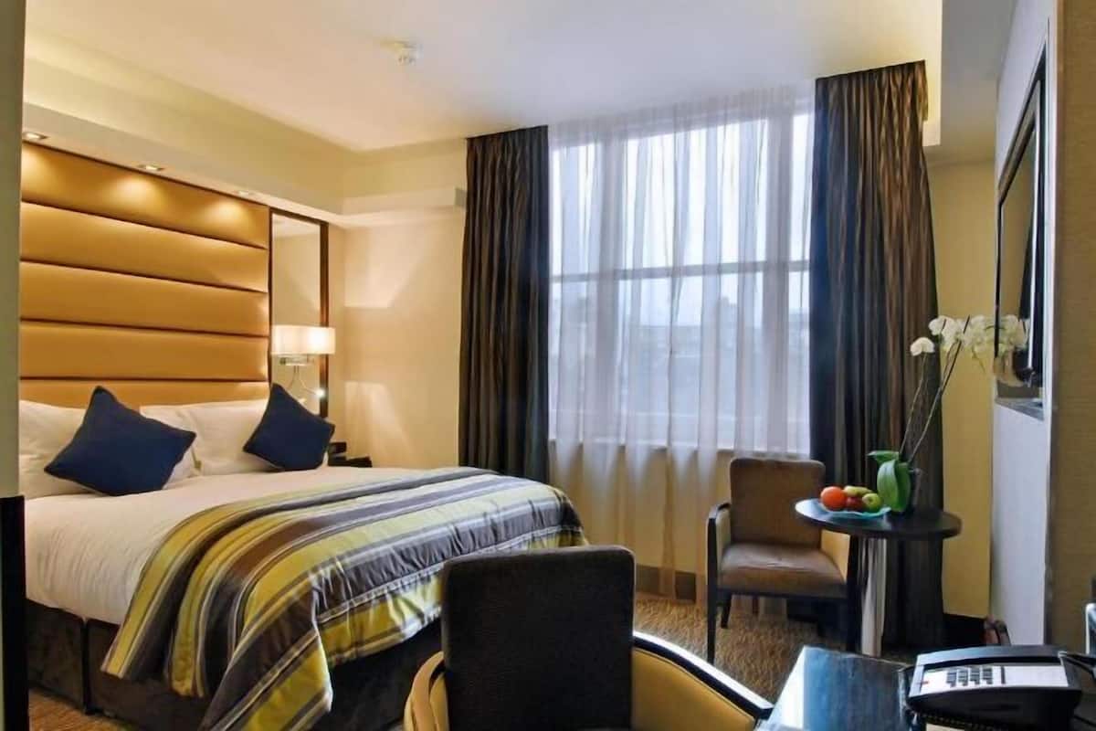 Minibar, in-room safe, desk, soundproofing