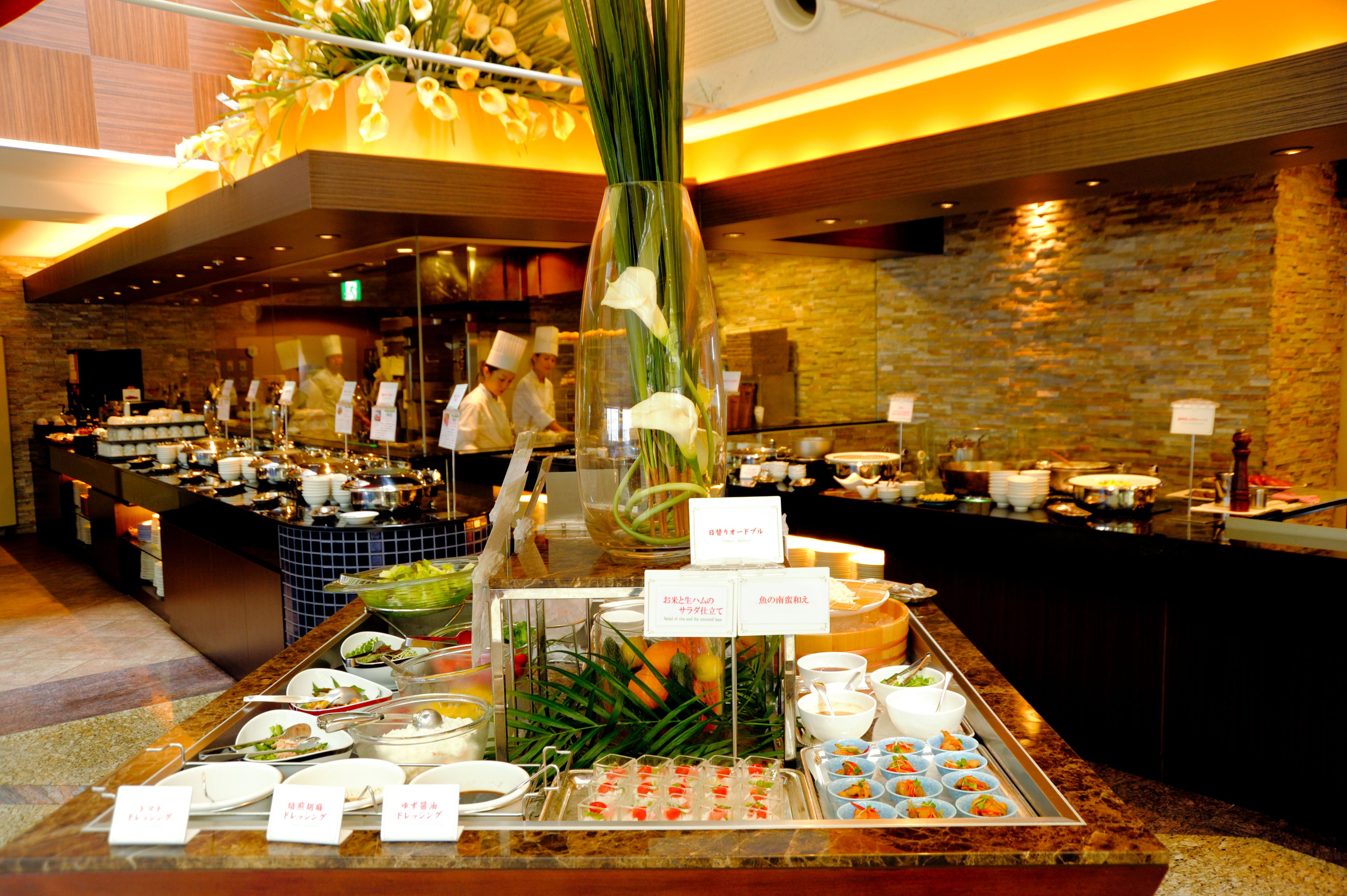 daily buffet breakfast (jpy 2300 per person)