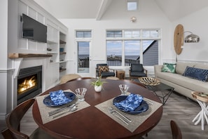 44-inch flat-screen TV with cable channels, TV - ViewPoint Hotel (York Beach)