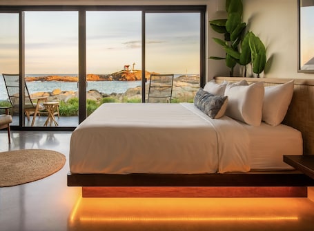1 bedroom, premium bedding, pillowtop beds, in-room safe