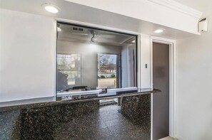 Interior - Galaxy Inn Dallas (Dallas)