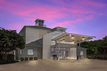 Motel 6 Cleburne, TX