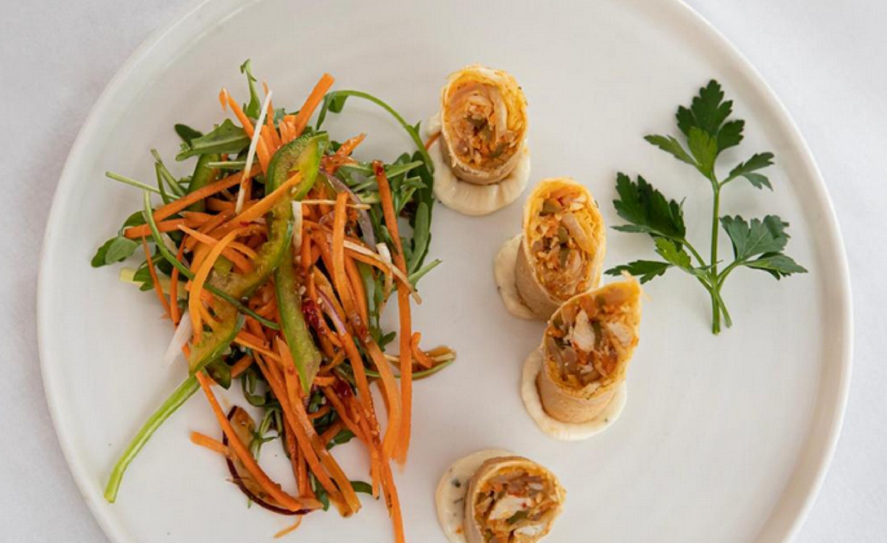 供應早餐、午餐和晚餐，海景