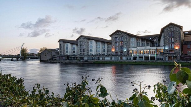 Exterior - Ballina Manor Hotel  (Ballina)