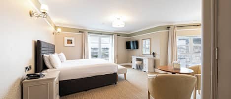 Riverview King Room | Décor unique, ameublement unique, bureau