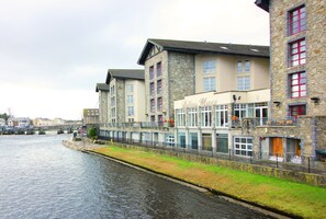 Exterior - Ballina Manor Hotel  (Ballina)