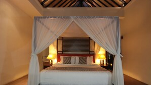 Villa, 2 slaapkamers | Select Comfort-bedden, een minibar, een kluis op de kamer, een bureau