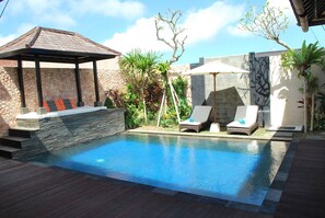 Kolam renang terbuka