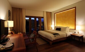 Ropa de cama de alta calidad, cubrecamas y minibar 