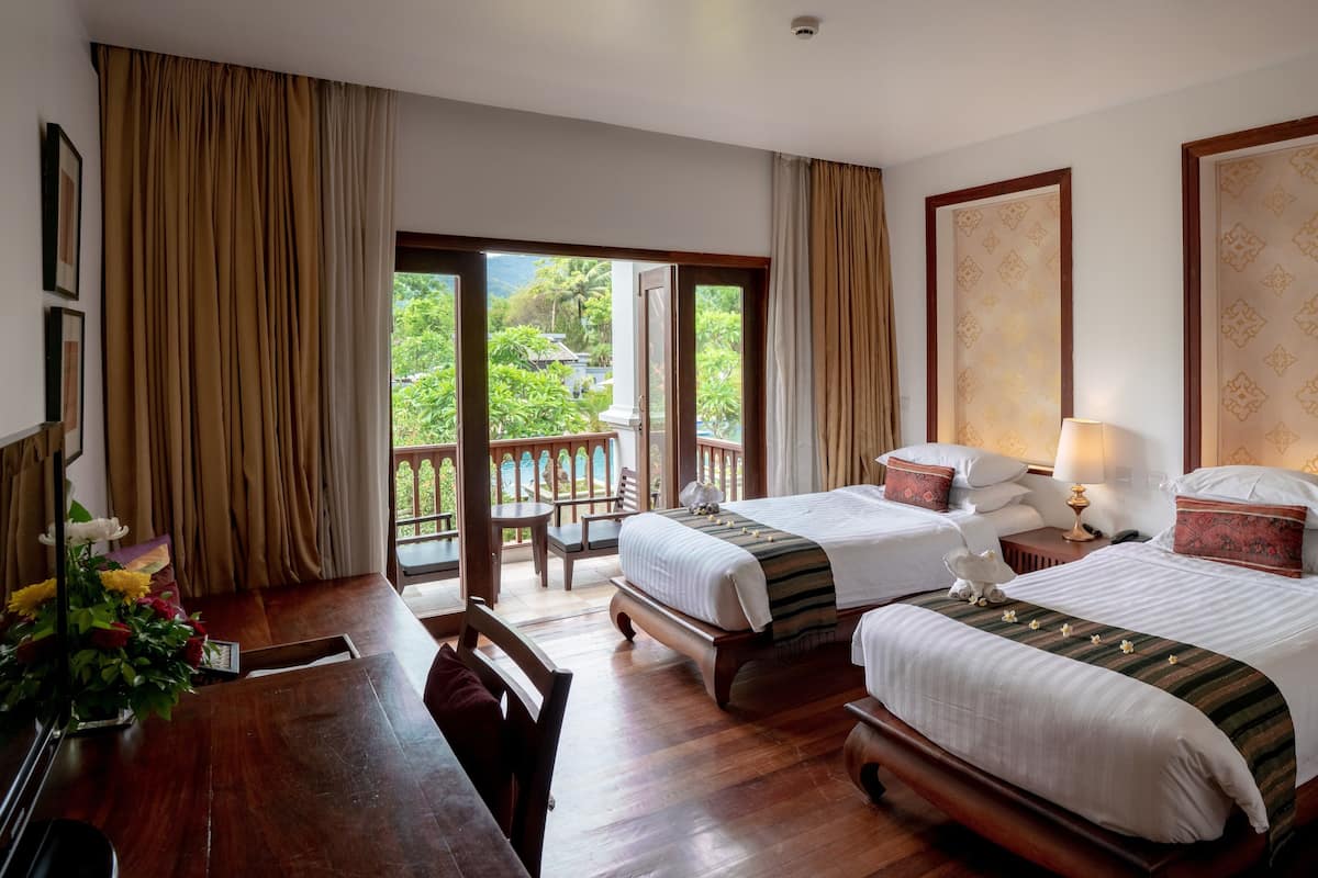 Phòng 2 giường đơn Deluxe | Bộ đồ giường cao cấp, chăn bông, minibar, két bảo mật tại phòng 