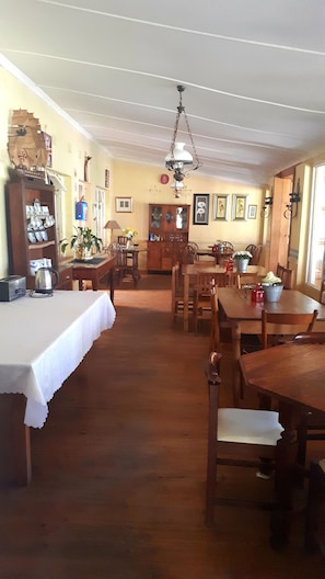 Petit déjeuner, déjeuner et brunch servis sur place