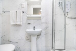 免費盥洗用品、吹風機、毛巾