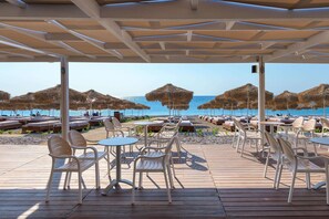 5 bars, 3 bars en bord de piscine, bar de plage