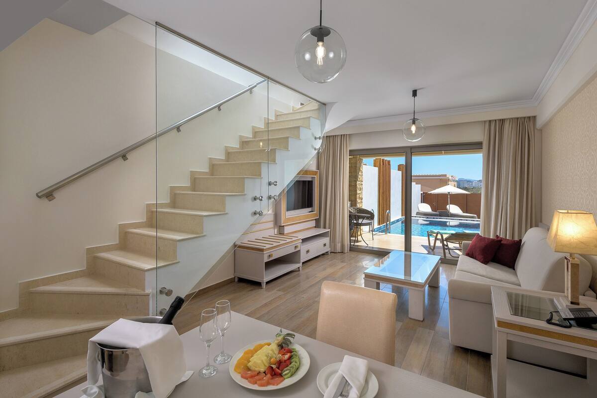 Suite – panorama, privat basseng, sjøutsikt | Allergitestet sengetøy, minibar, safe på rommet og skrivebord