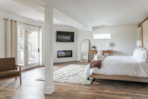 高级套房, 独立浴室 (8) | 高档床上用品、记忆海绵床垫、笔记本电脑工作区、遮光窗帘