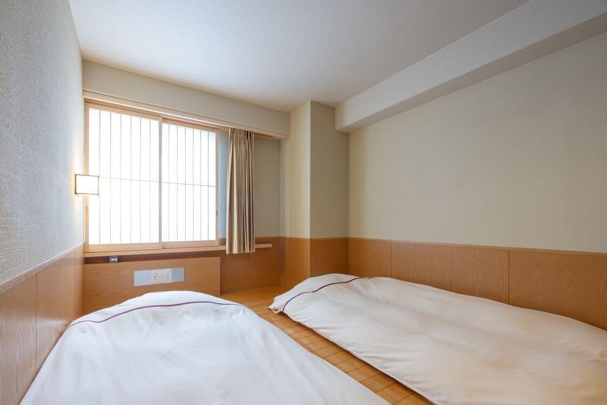 Down duvets, individually decorated, individually furnished, desk