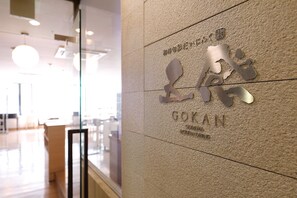 Breakfast, lunch and dinner served