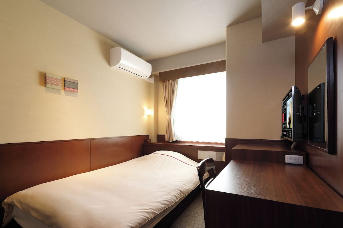 Standard-Einzelzimmer, Raucher (Semi-Double Room)