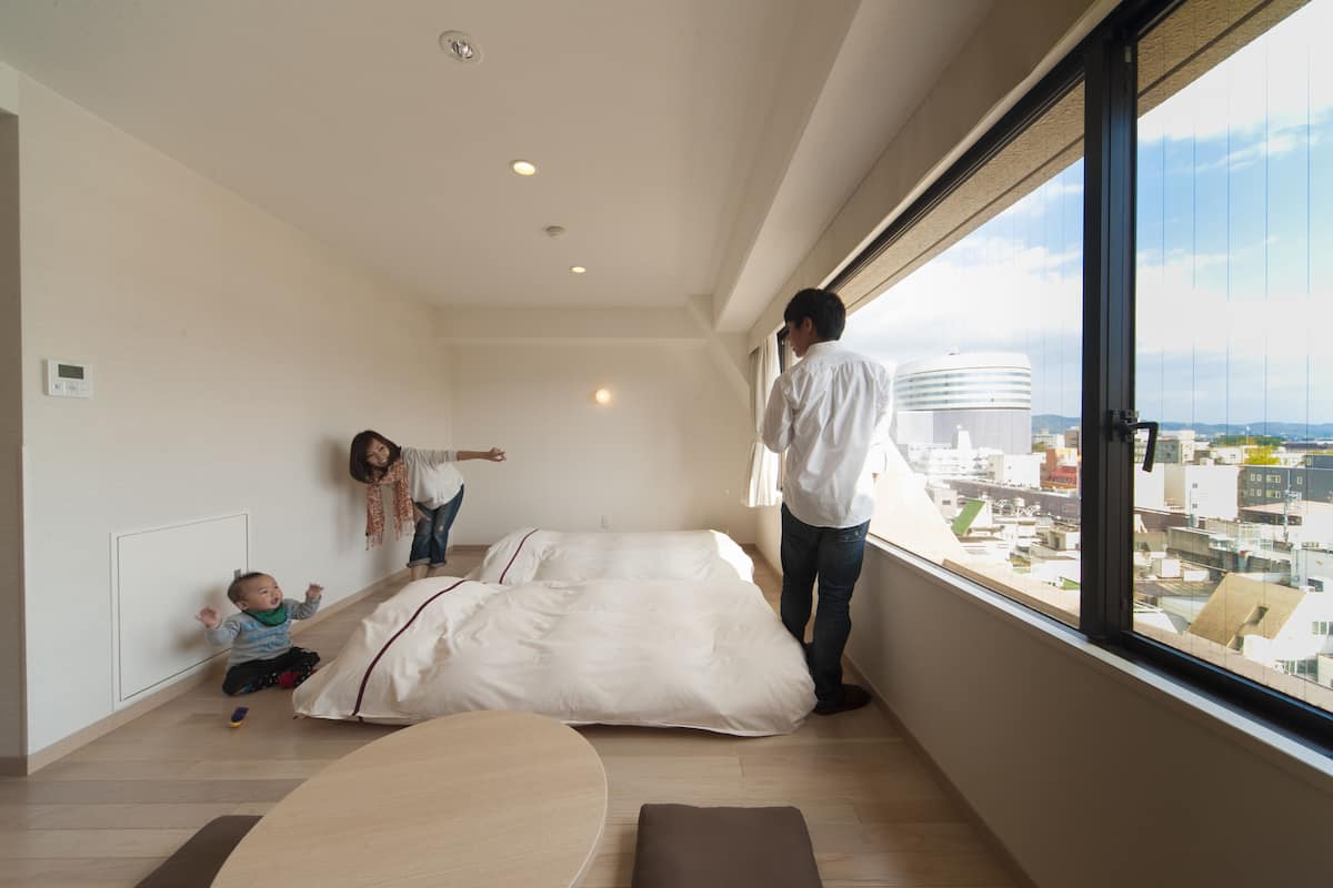 Familiekamer (4 Japanese Futons) | Donzen dekbedden, individueel gedecoreerd, individueel gemeubileerd