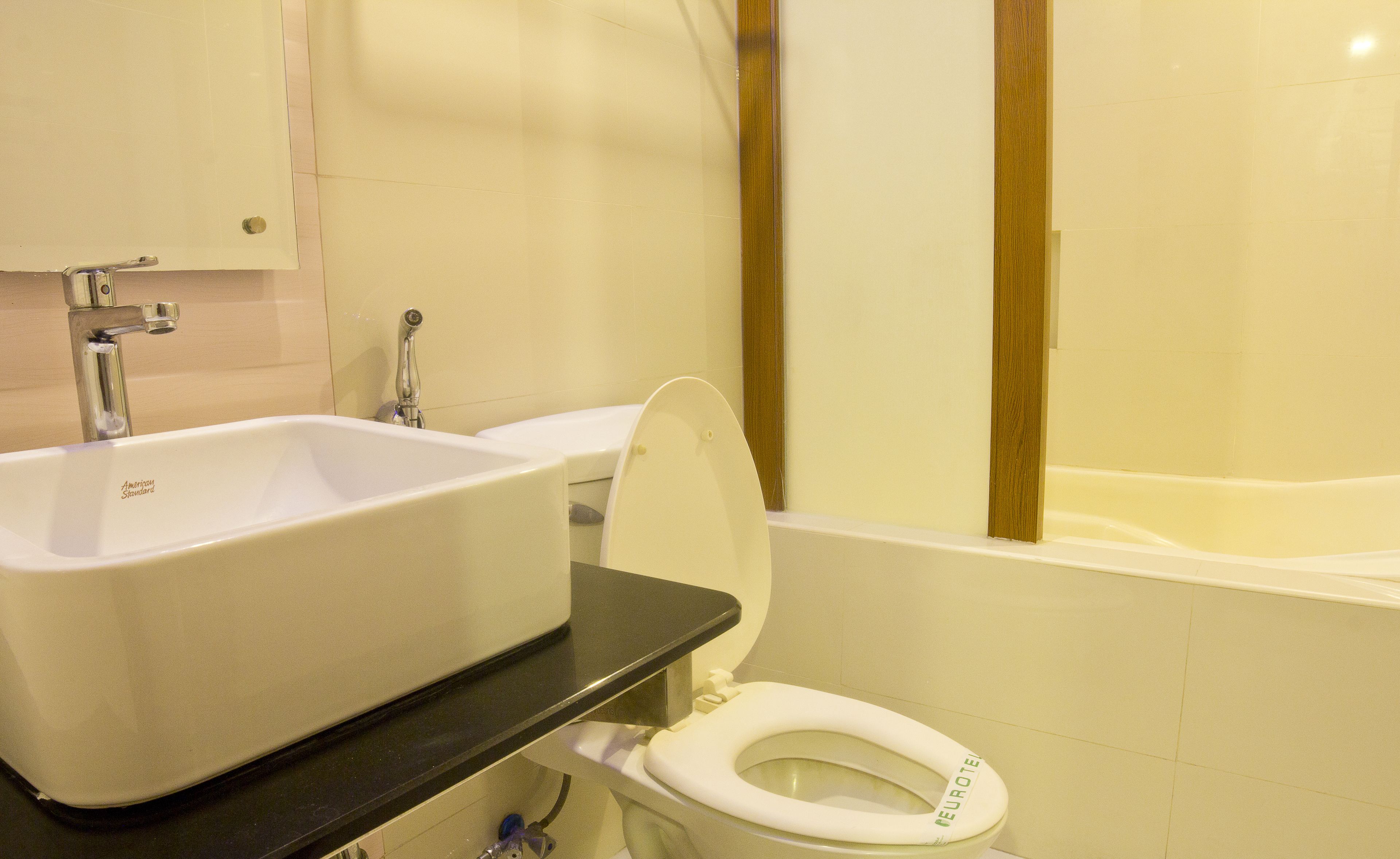 Foto - Eurotel Makati