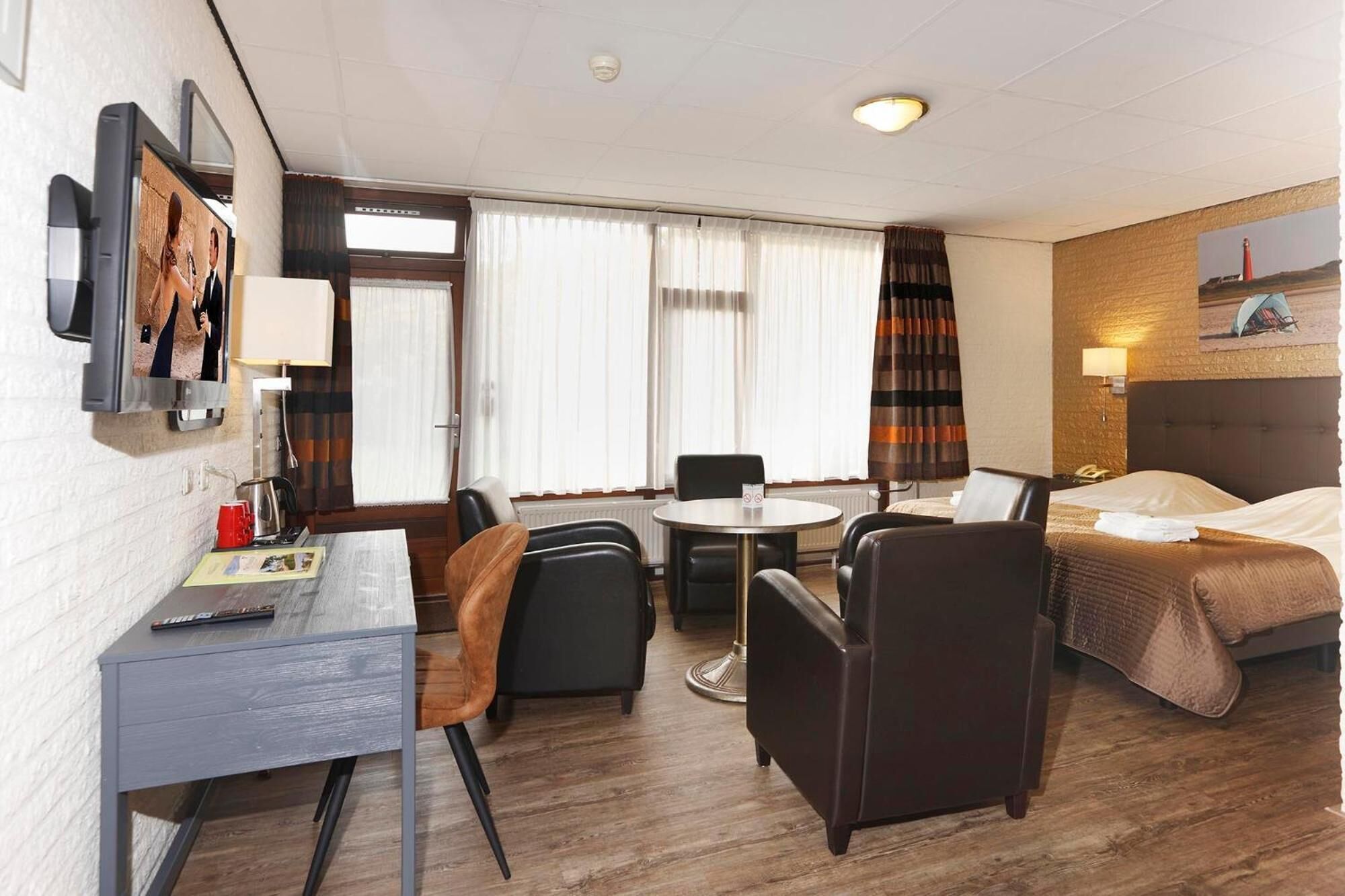 hypo-allergenic bedding, select comfort beds, in-room safe, desk