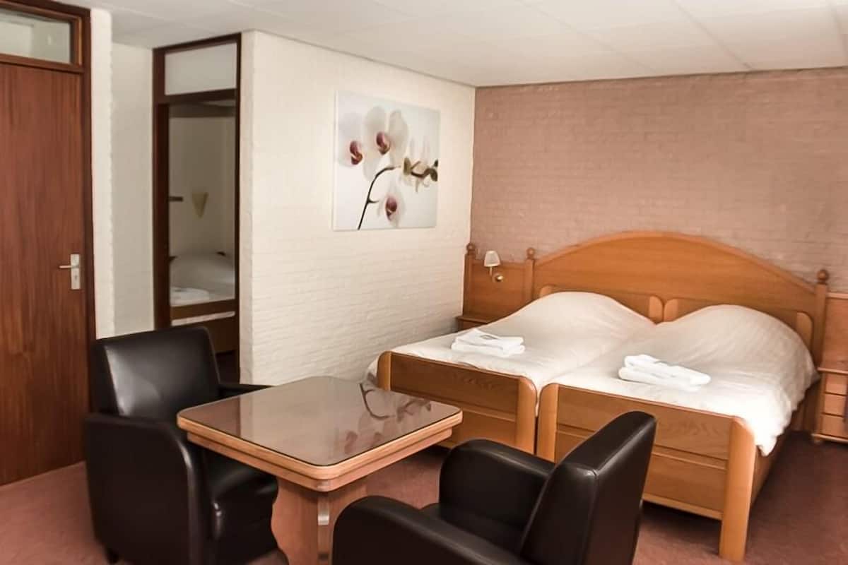Quadruple Room | Hypo-allergenic bedding, Select Comfort beds, in-room safe, desk