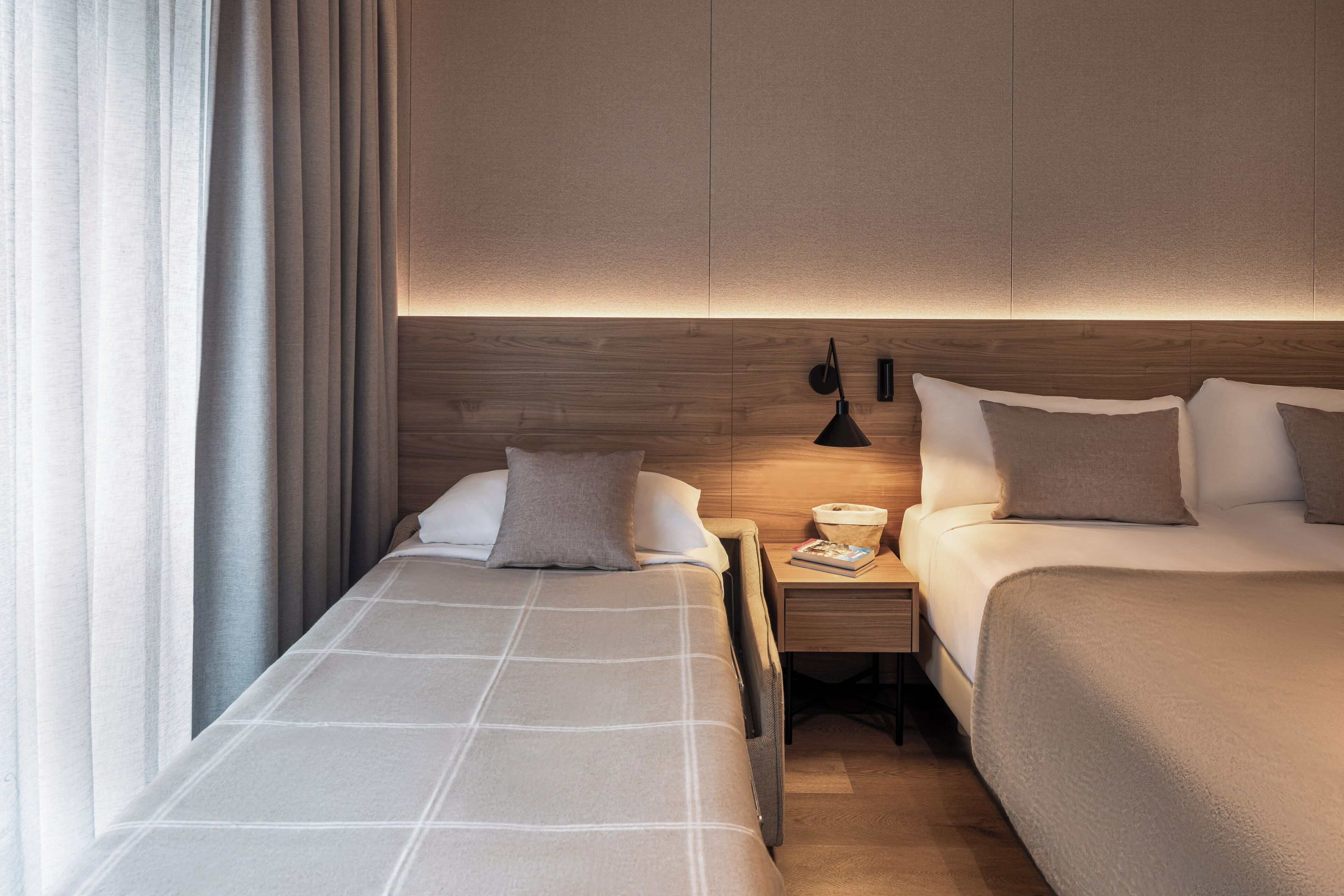 Minibar, free WiFi, bed sheets