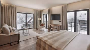 Minibar, desk, blackout drapes, free WiFi