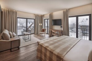 Minibar, free WiFi, bed sheets