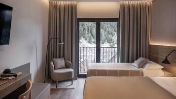 Minibar, free WiFi, bed sheets