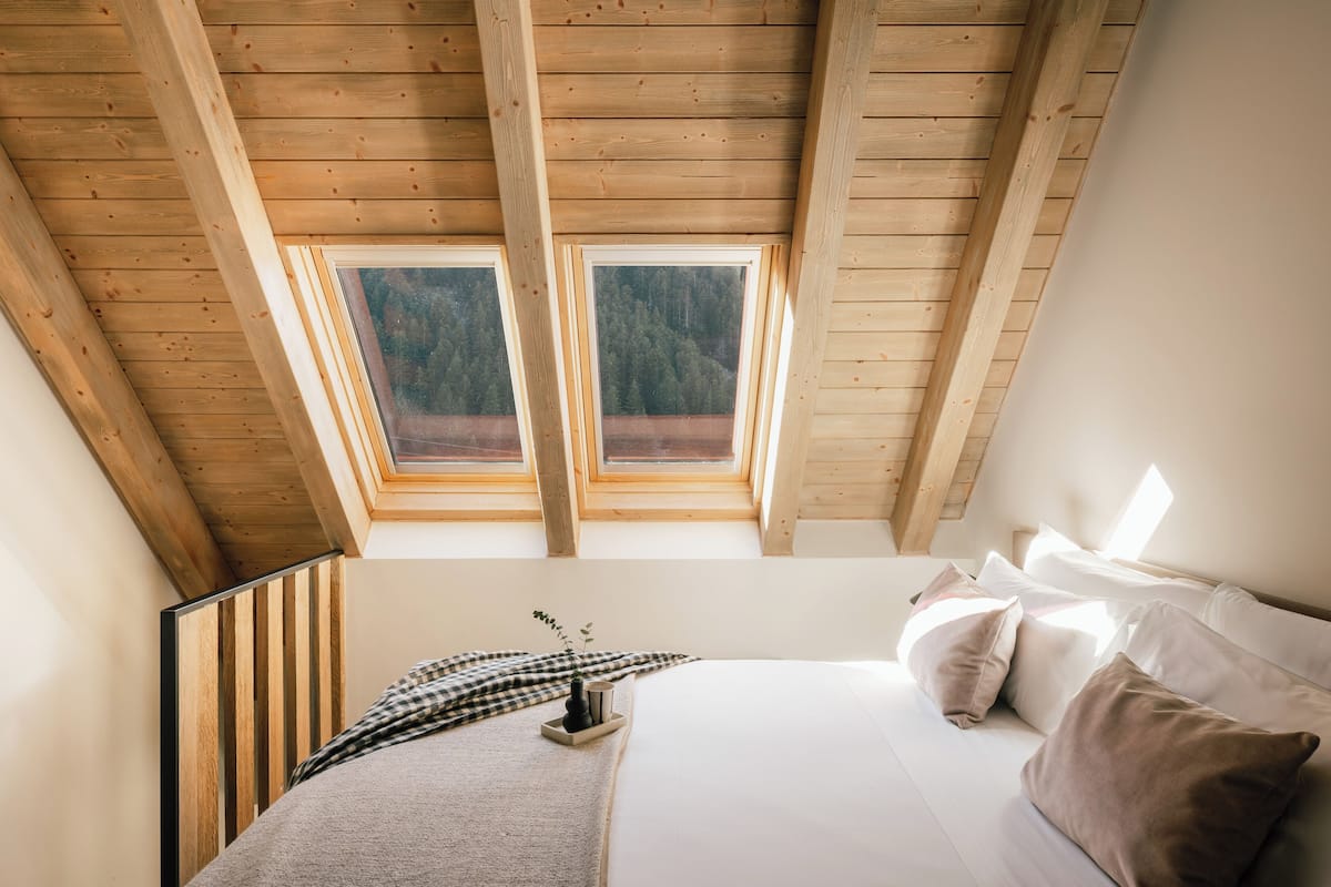 Minibar, free WiFi, bed sheets