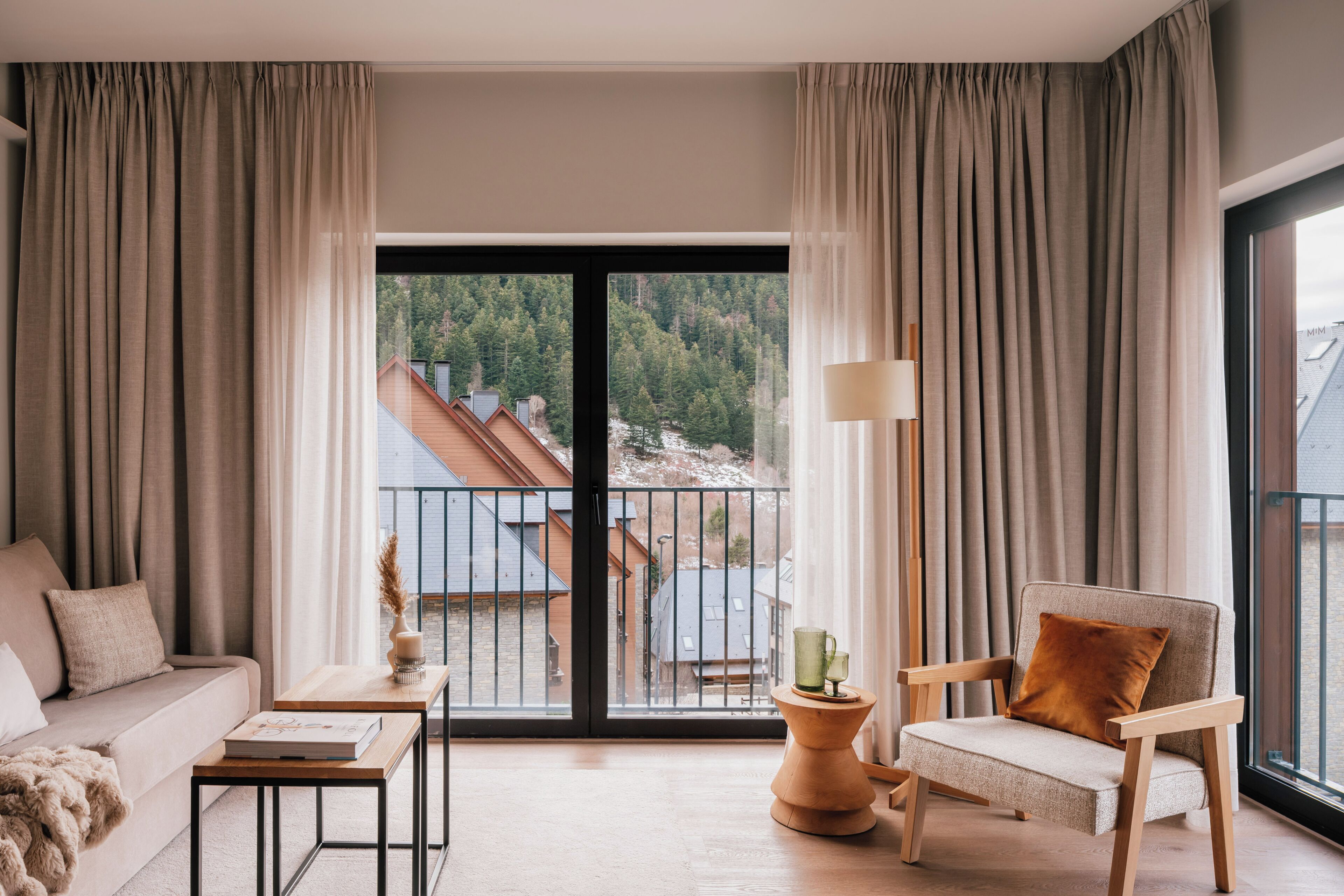 Minibar, free WiFi, bed sheets