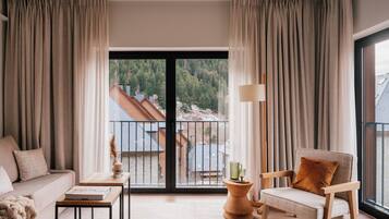 Minibar, free WiFi, bed sheets