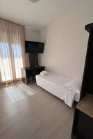 Economy-herbergi fyrir einn | Míníbar, hljóðeinangrun, ókeypis þráðlaus nettenging, rúmföt