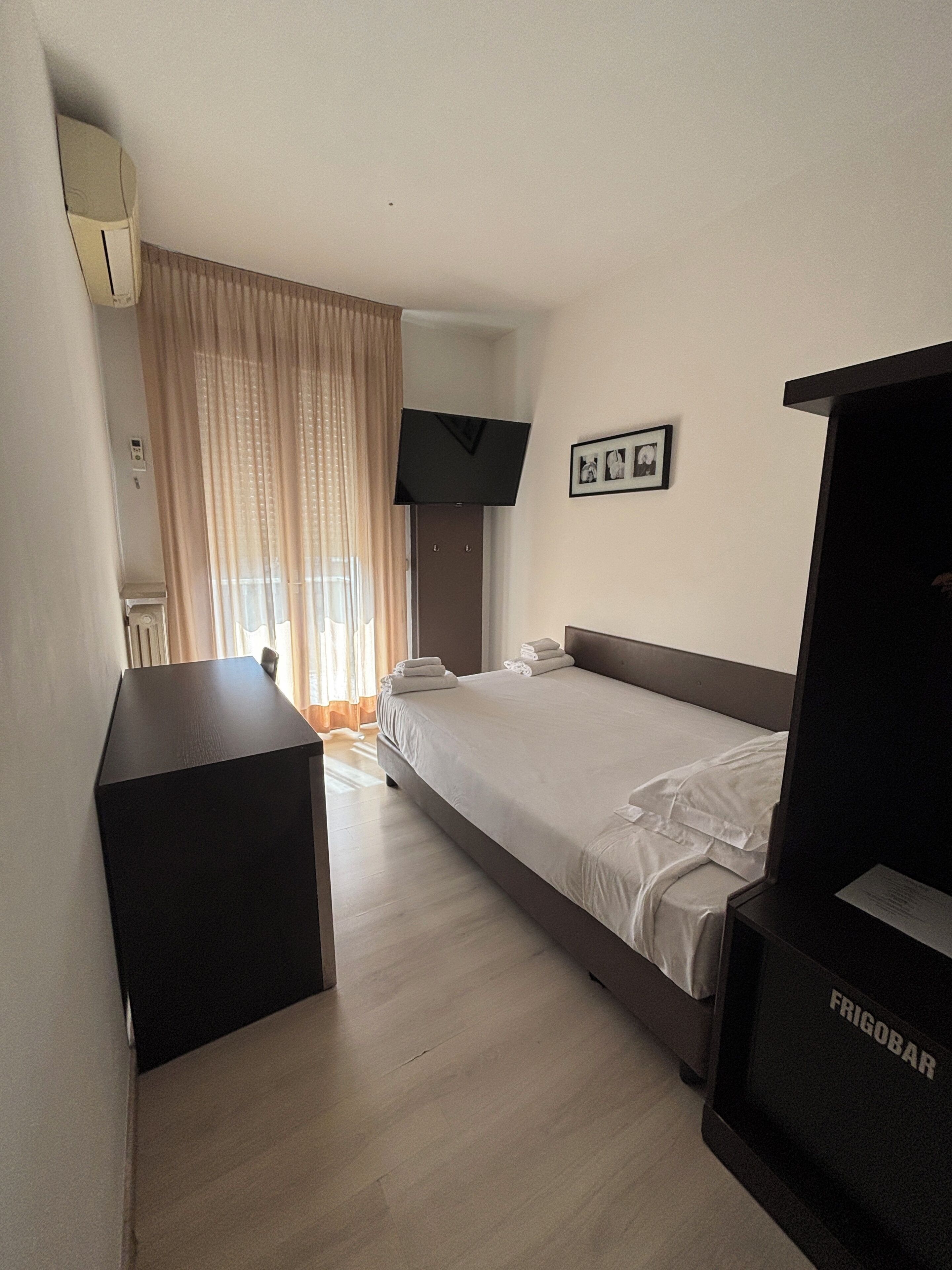 Minibar, soundproofing, free WiFi, bed sheets