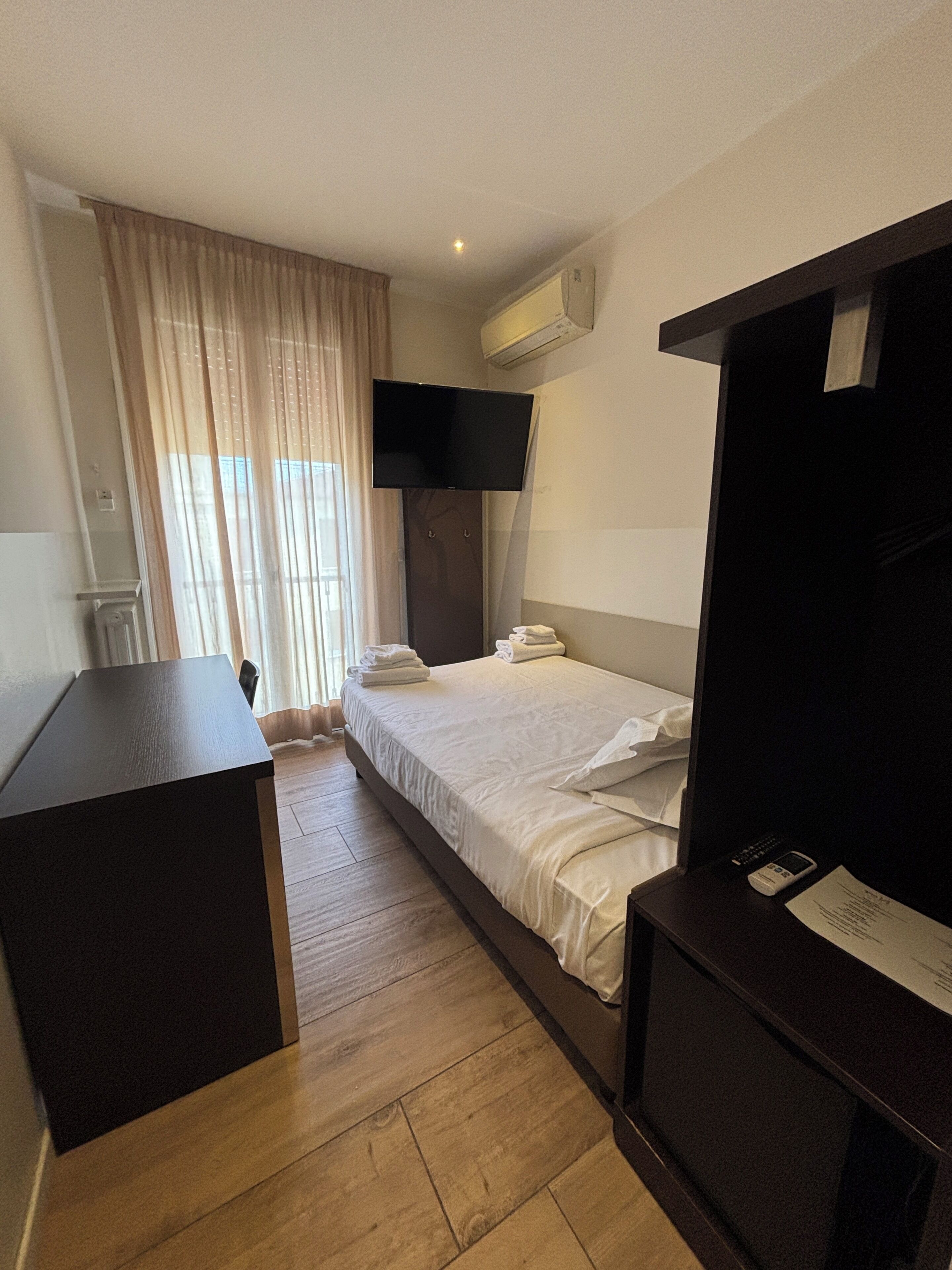 Minibar, soundproofing, free WiFi, bed sheets