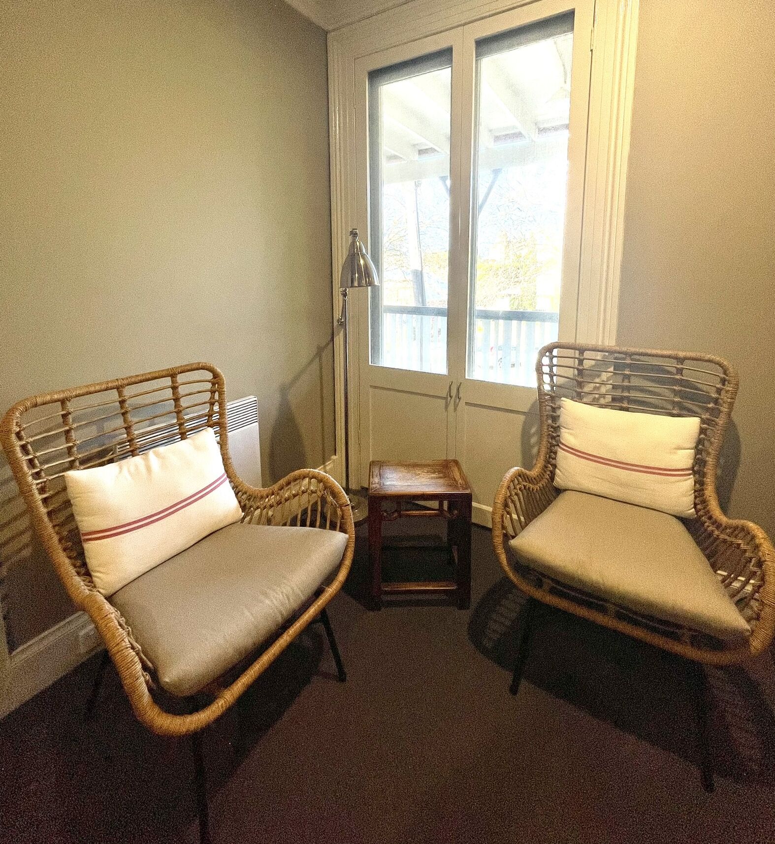 king room | living area | led tv, dvd player, ipod dock