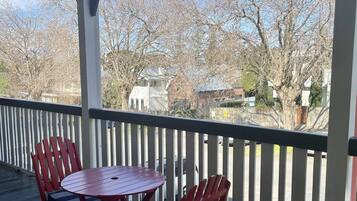 Standardzimmer, Balkon | Individuell dekoriert, individuell eingerichtet, Bügeleisen/Bügelbrett