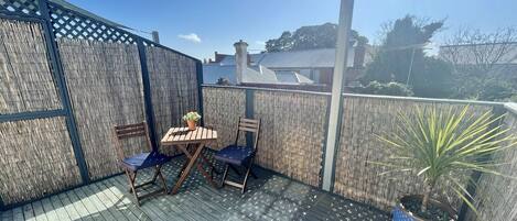 Standard Room, Balcony | Individually decorated, individually furnished, iron/ironing board