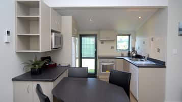 Apartamento, 2 habitaciones | Cocina básica privada | Frigorífico, microondas y cafetera o tetera
