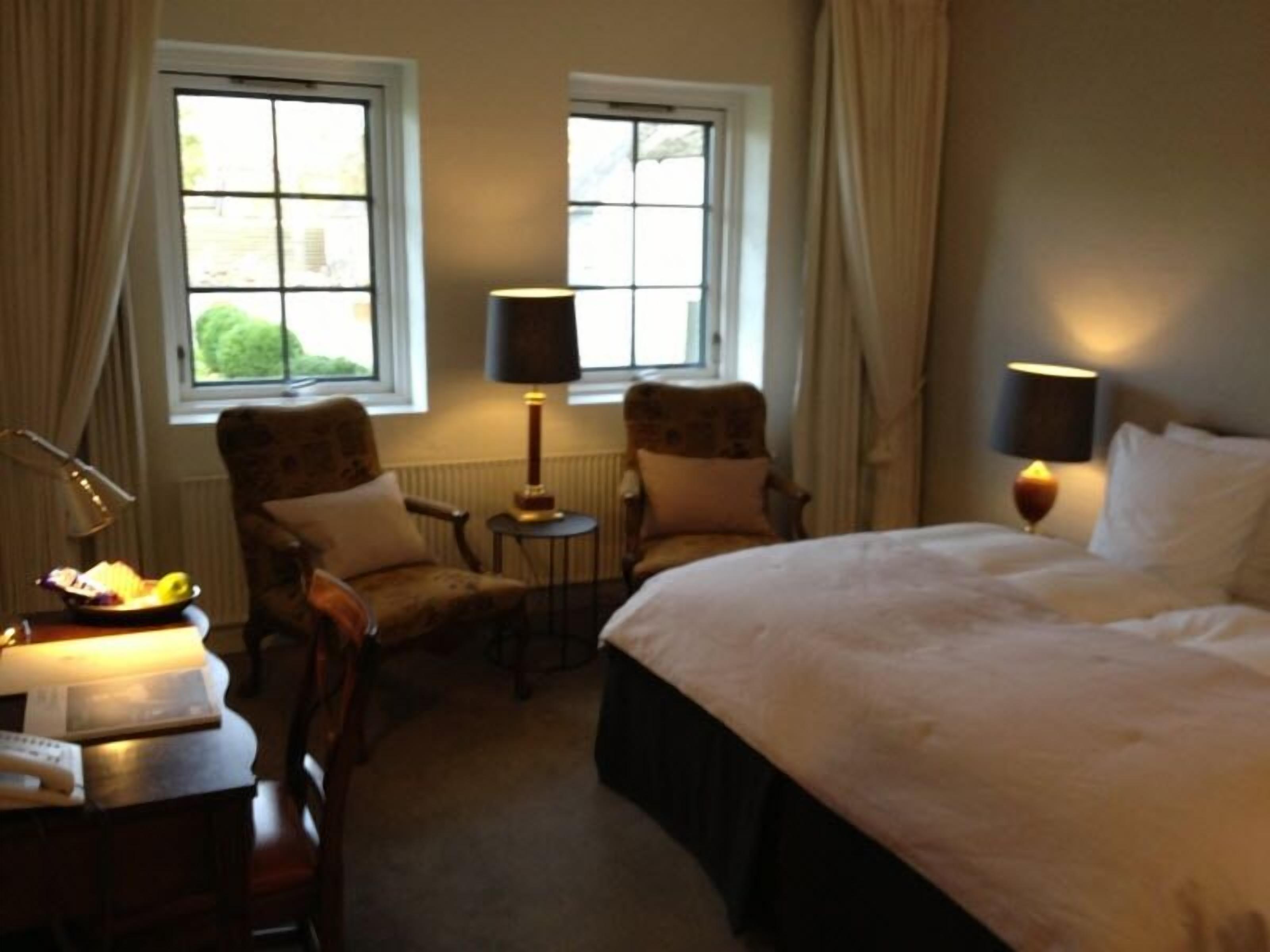 Meja kerja, setrika/meja setrika, Wi-Fi gratis, dan seprai linen