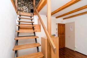 Comfort-Apartment, Mehrere Betten, Küche | 1 Schlafzimmer, Betten mit Memory-Foam-Matratzen, Schreibtisch