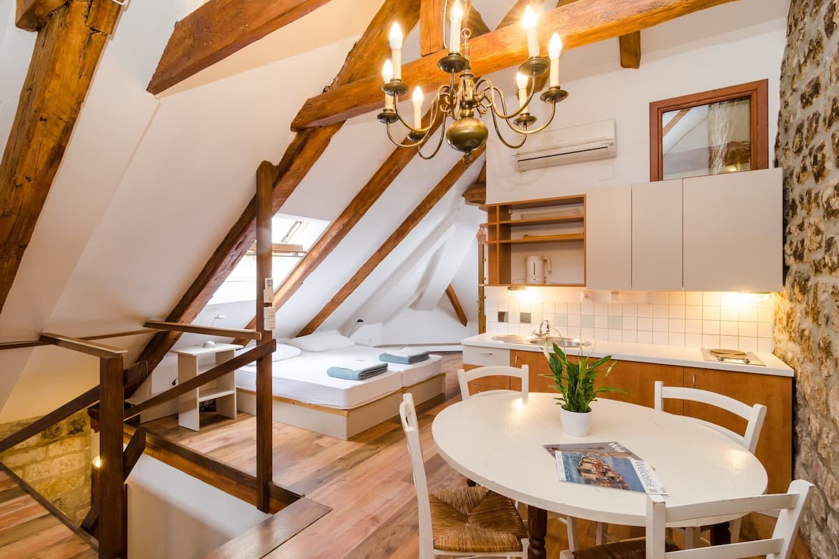 Comfort Apartment, Multiple Beds, Kitchen | Living area | TV