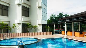 Outdoor pool, pool umbrellas, sun loungers