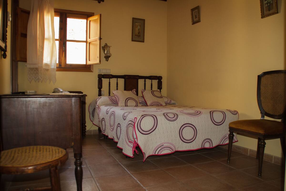 Single Room | Cribs (free), rollaway beds (surcharge), WiFi (free)